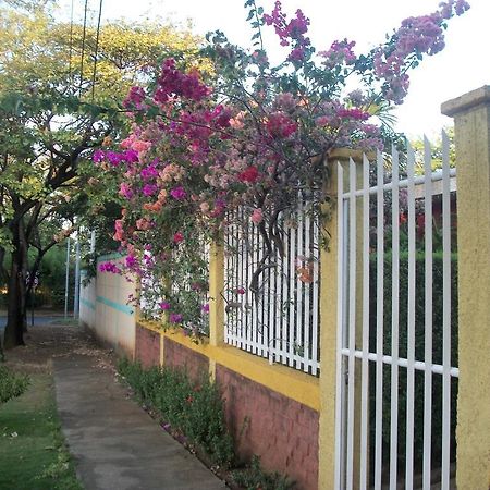Hostal Casa Los Espinoza Манагуа Екстериор снимка