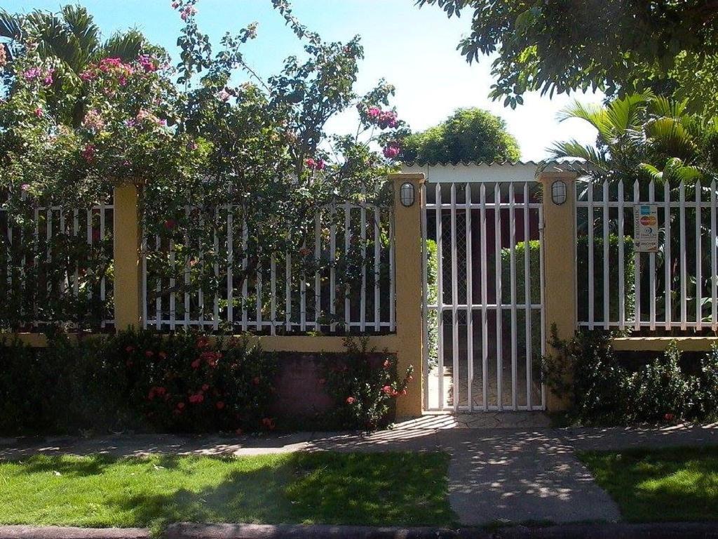Hostal Casa Los Espinoza Манагуа Екстериор снимка