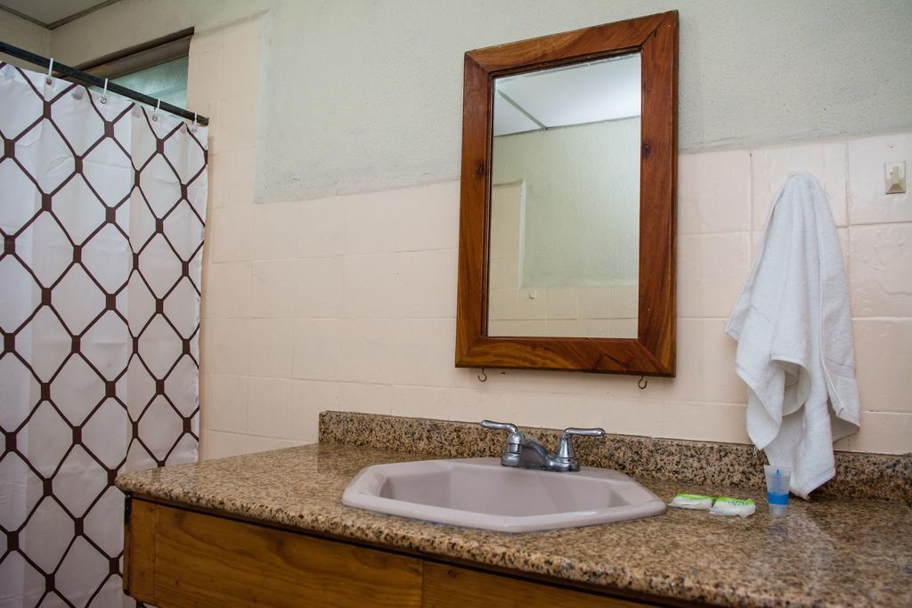 Hostal Casa Los Espinoza Манагуа Екстериор снимка