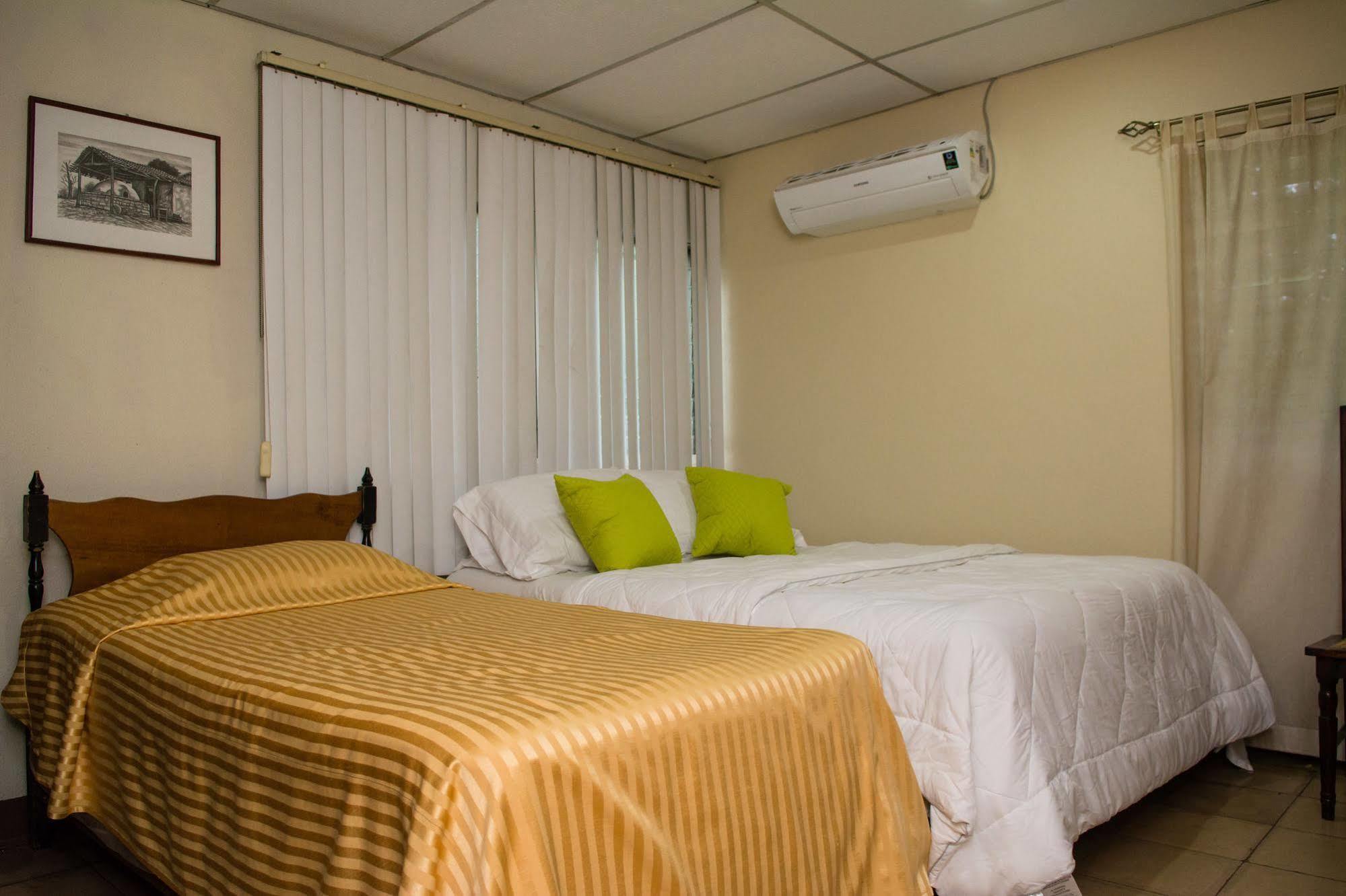Hostal Casa Los Espinoza Манагуа Екстериор снимка