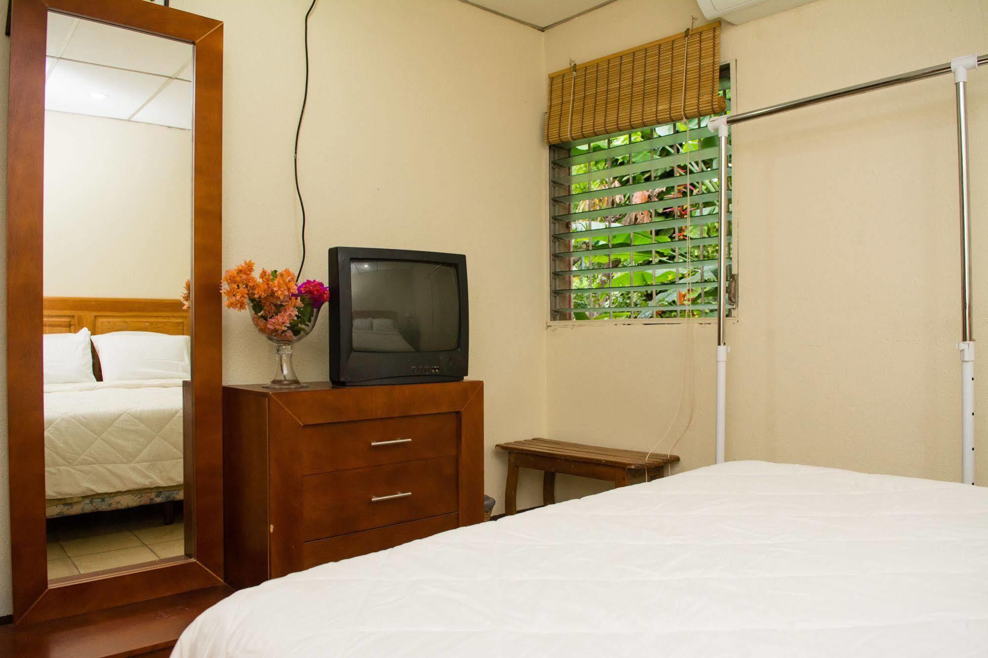 Hostal Casa Los Espinoza Манагуа Екстериор снимка